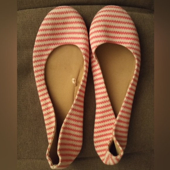Women's Hot Pink and Off White Pinstripe Flats  Size 7 1/2 - Picture 1 of 3